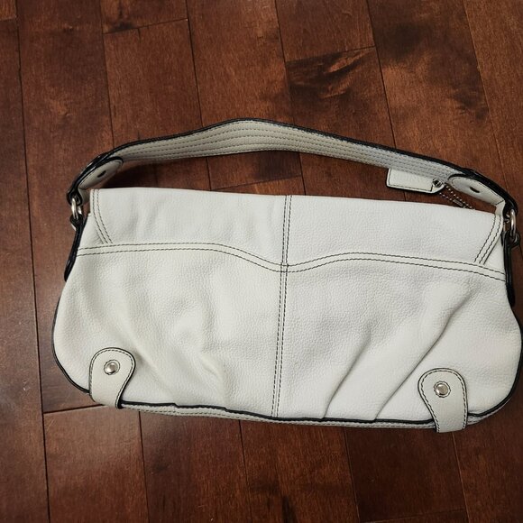 Danier white leather shoulder bag - Picture 4 of 10